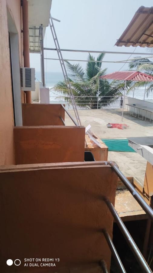 Saritas Guest House - Bogmalo Beach エクステリア 写真