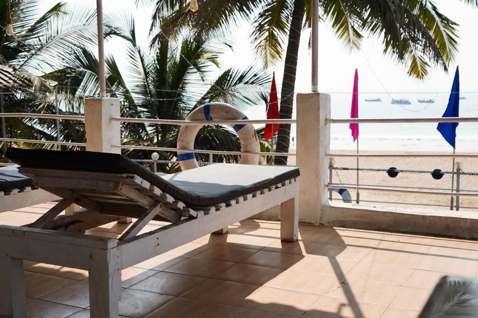 Saritas Guest House - Bogmalo Beach エクステリア 写真