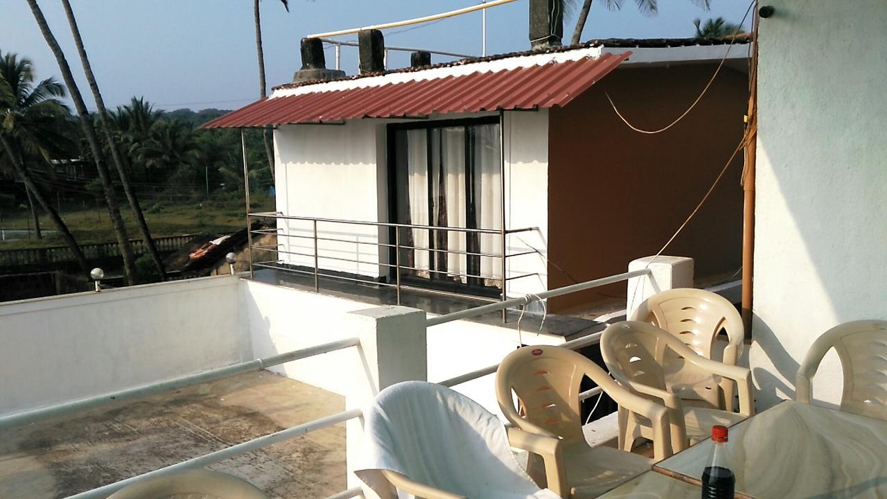 Saritas Guest House - Bogmalo Beach エクステリア 写真