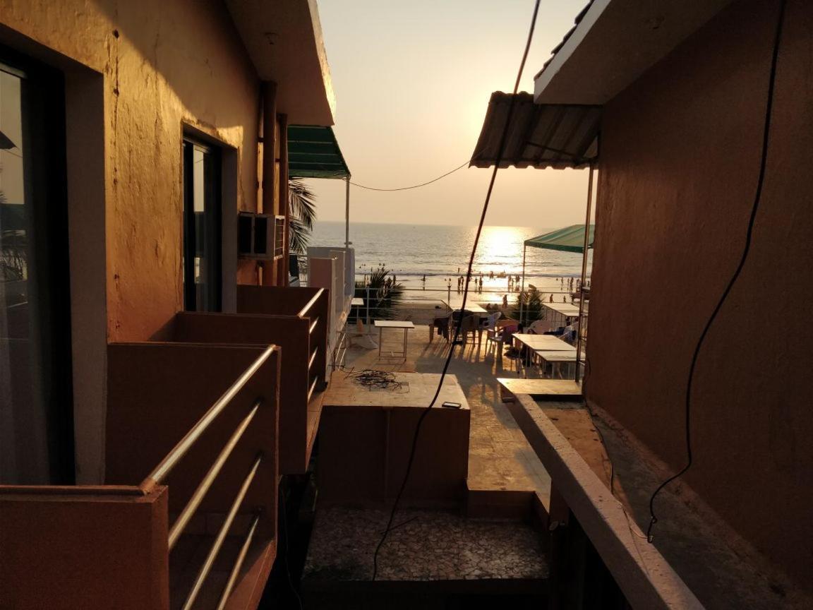Saritas Guest House - Bogmalo Beach エクステリア 写真