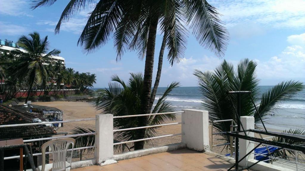 Saritas Guest House - Bogmalo Beach エクステリア 写真