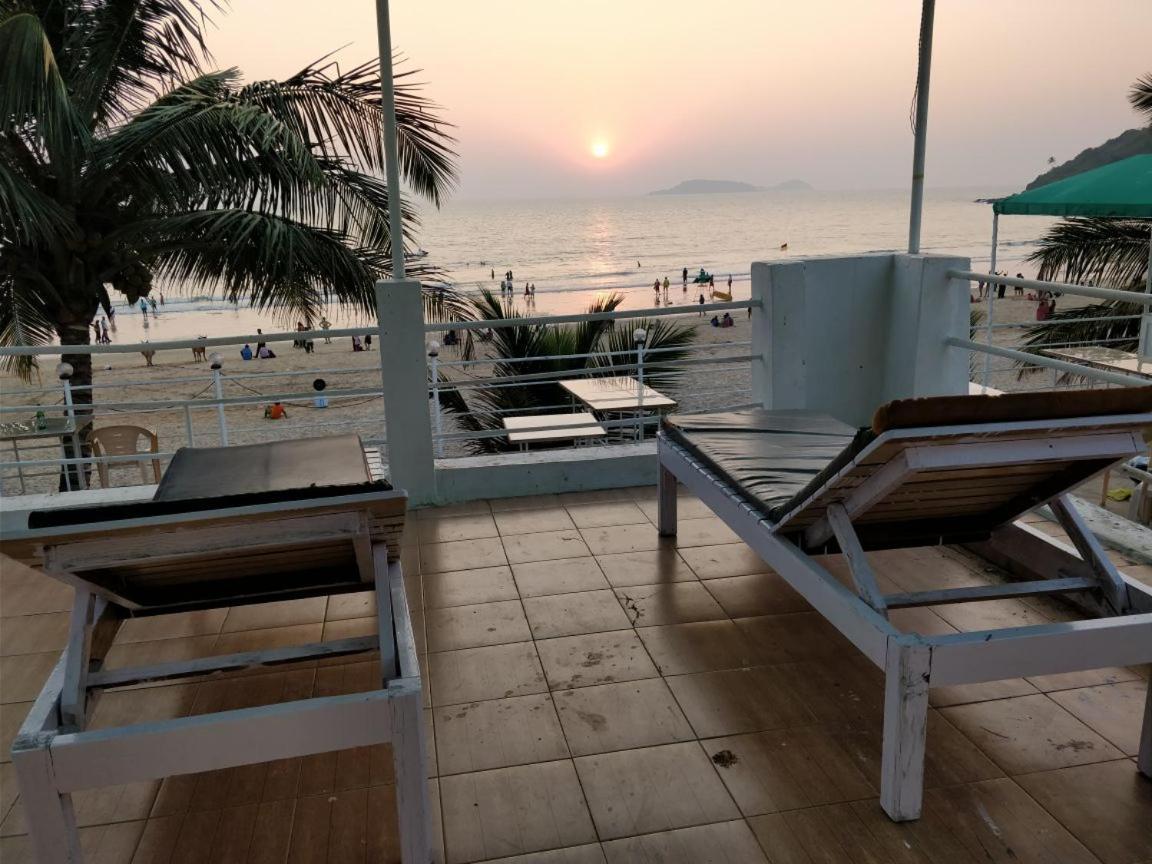 Saritas Guest House - Bogmalo Beach エクステリア 写真
