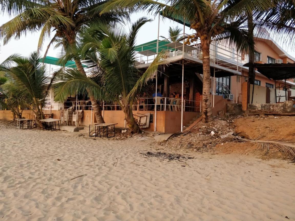 Saritas Guest House - Bogmalo Beach エクステリア 写真